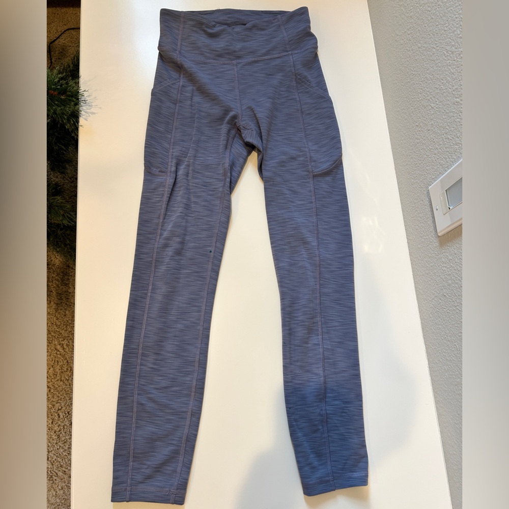 Like new lululemon leggings with pockets- Size 4